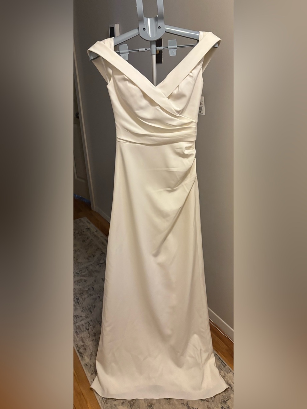 *NWT* DB Soft White Crepe Off-the-Shoulder Sheath Wedding Dress